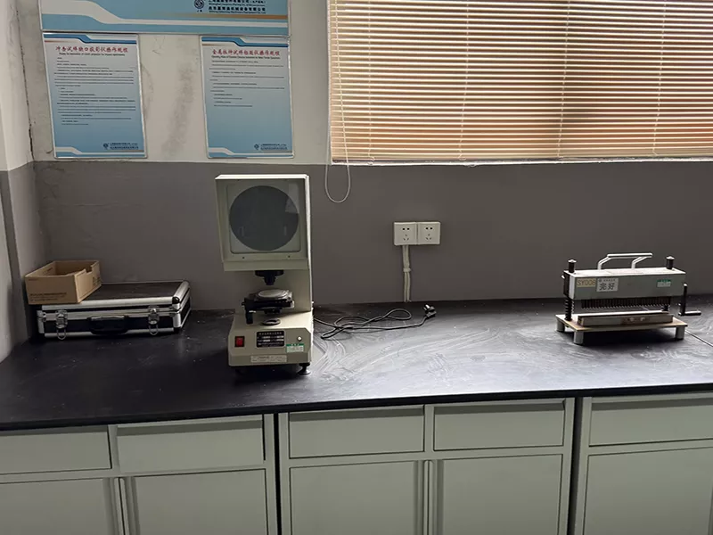 Optical profile projector measuring the dimensions of copper-nickel pipe fittings